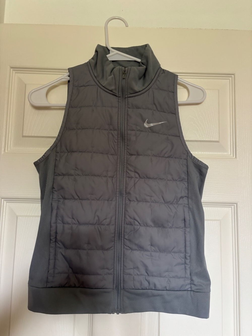 Nike Light Gray Therma-Fit Quilted Running Vest